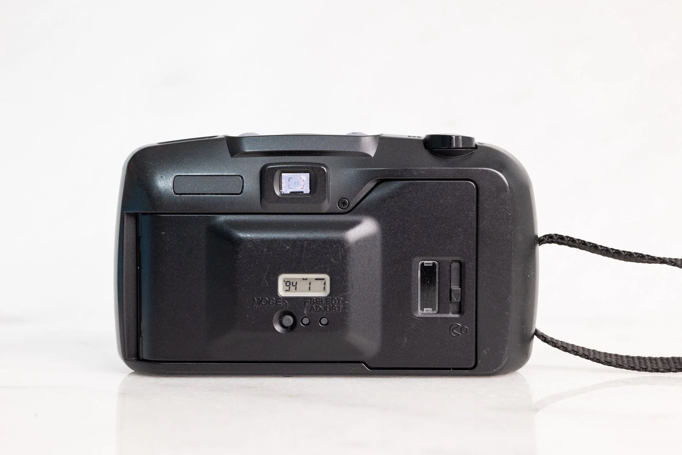Pentax IQ Zoom EZY Autofocus Point and Shoot 35mm Film Camera — F